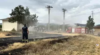 Kastamonu'da Yıldırım Düşmesi Sonucu Tarlada Çıkan Yangın Söndürüldü