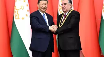 Çin Cumhurbaşkanı Xi Jinping Tacikistan Cumhurbaşkanı'na Dostluk Madalyası Verdi