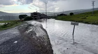 Ardahan'da sağanak nedeniyle yollar ve ekili alanları su bastı