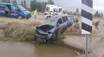 Erzincan'da sulama kanalına düşen araçta 1'i çocuk 5 kişi yaralandı