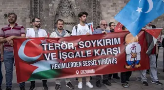 Erzurum'da İsrail'in Gazze'ye yönelik saldırılarını protesto eden sağlık çalışanları sessiz yürüyüşlerini sürdürüyor