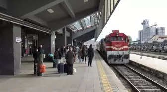 Kars'ta Vatandaşlar Tren Yolculuğuna Yöneldi