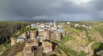 Kars'ın Kağızman ilçesinde tarihi Keçivan Kalesi'nde yaşayan köylüler