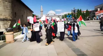 Erzurum'da İsrail'in Gazze'ye saldırılarını protesto eden sağlıkçılar sessiz yürüşe devam ediyor