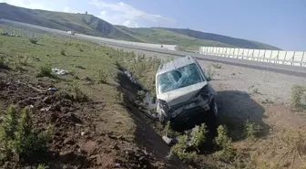 Doğubayazıt'ta Hafif Ticari Araç Devrildi: 7 Yaralı