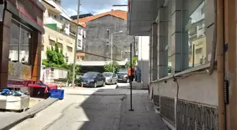 Bilecik'te Uyarıcı Levhasız Direkler Vatandaşları Şaşırtıyor