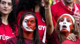 Hollanda, zorlu Türkiye'yi yenerek yarı finale yükseldi