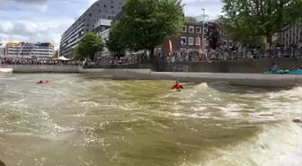 Hollanda'nın Rotterdam kentinde yapay sörf havuzu açıldı