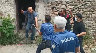 Bursa'da polisi bıçaklayan 'çöp ev' sahibinin ifadesi ortaya çıktı: Ben peygamberim, cumhurbaşkanıyım