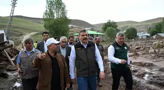 Erzurum Valisi Mustafa Çiftçi, sel felaketinin ardından Dalsöğüt Mahallesi'nde incelemelerde bulundu