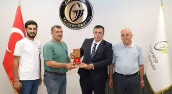 Gaziantep'te Yılın İlk Mahsul Kırmızı Kabuklu Antep Fıstığı Üreticisine Altın Ödül