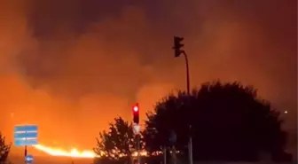 Adıyaman'da çıkan yangın alevleriyle gecenin karanlığını aydınlattı