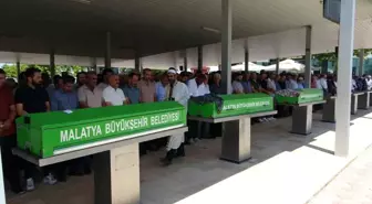 Malatya'da silahlı saldırı sonucu öldürülen aile defin edildi