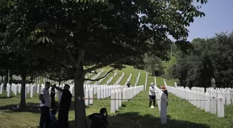 Srebrenitsa Soykırımı Kurbanları İçin Mezar Yerleri Hazırlandı