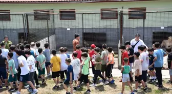 TÜGVA Yaz Okulu Öğrencileri Düzce Belediyesi Sokak Hayvanları Bakımevi'ni Ziyaret Etti