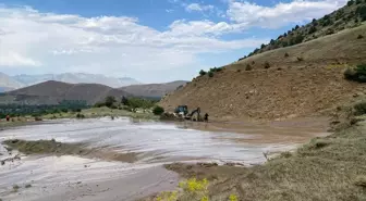 Erzincan'da sağanak ve dolu nedeniyle turistik tesisler su altında kaldı