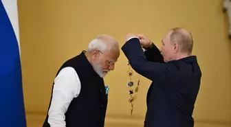 Putin, Modi'ye Aziz Andreas Nişanı takdim etti