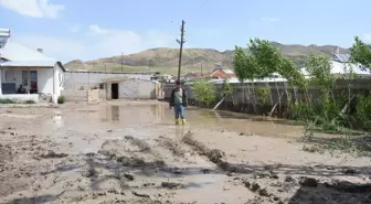 Van'ın Özalp ilçesinde derenin taşmasıyla zarar oluştu