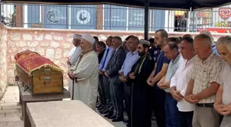 Kastamonu'da Kamyonetin Arkasına Bağladığı Römorkun İpini Kontrol Etmek İsterken Minibüsün Çarptığı Vatandaş Hayatını Kaybetti