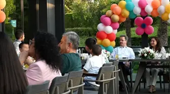 Manisa Valisi Enver Ünlü ve eşi Sema Ünlü, devlet koruması altındaki çocukların doğum günü etkinliğine katıldı