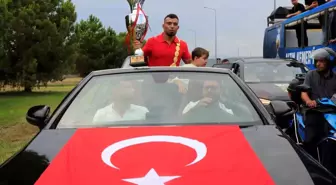 Yusuf Can Zeybek, Antalya'da coşkuyla karşılandı