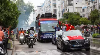 Kırkpınar Yağlı Güreşleri Şampiyonları Antalya'da Coşkuyla Karşılandı