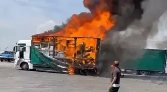 Mobilya Yüklü TIR'ın Dorsesinde Yangın Çıktı