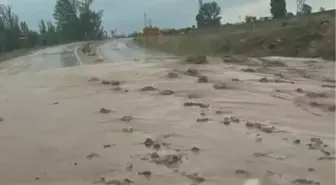 Tokat'ta Sağanak Yağış Yolları Nehre Döndürdü