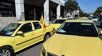 Atina'da Taksiciler Yasa Tasarısını Protesto Etmek İçin Grevde