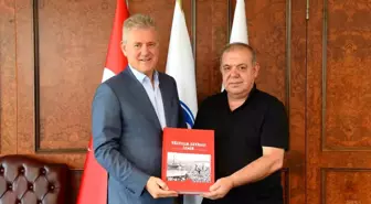 İzmir Ticaret Odası, Türkiye Cumhuriyeti'nin İzmir'e olan rolünü anlatan bir kitap yayınladı