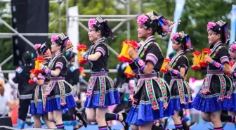 Çin'in Liupanshui kentinde 'Liuyueliu' adlı etnik festival düzenlendi