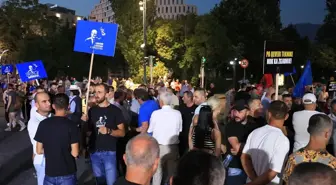 Arnavutluk'ta Hükümet Karşıtı Protesto Düzenlendi