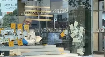 Sancaktepe'de Kuyumcuya Silahlı Soygun: Dükkan Sahibi Yaralandı