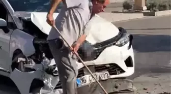 Elazığ'da yolcu minibüsü ile otomobil çarpıştı, 1 kişi yaralandı