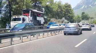 Muğla'da Midibüs Kazası: 1 Ölü, 32 Yaralı