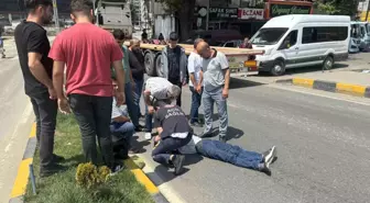 Zonguldak'ta Yolun Karşısına Geçmeye Çalışan Yaya Motosikletin Çarpması Sonucu Yaralandı