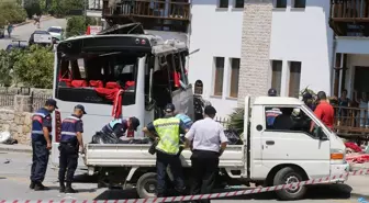 Muğla'da Tur Midibüsü Kazası: Ölü Sayısı 2'ye, Yaralı Sayısı 35'e Yükseldi