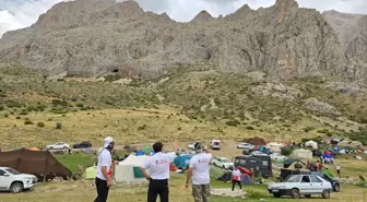 Niğde'de 15 Temmuz Demokrasi ve Milli Birlik Günü etkinlikleri kapsamında Aladağlar'da 3 zirveye tırmanacak dağcılar kamp kurdu