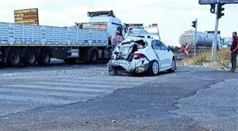 Şanlıurfa'da tır ile otomobil çarpışması: 5 yaralı