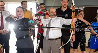 Balıkesir Valisi İsmail Ustaoğlu Gençlik Spor Tesislerini Ziyaret Etti