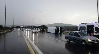 Adana'da tarım işçilerini taşıyan midibüs devrildi, 12 kişi yaralandı