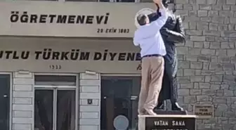 Elazığ'da Atatürk Büstüne Saldırı