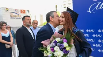 CHP Genel Başkanı Özgür Özel'in Kızı İpek Özel Üniversiteden Mezun Oldu