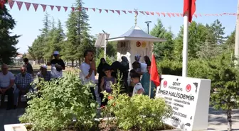 15 Temmuz kahramanı şehit Ömer Halisdemir'in kabrinde yoğunluk yaşanıyor