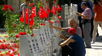 15 Temmuz Şehitliği'nde ziyaret yoğunluğu yaşanıyor