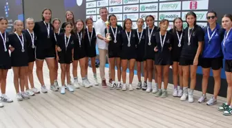 İzmir Büyükşehir Belediyesi Spor Kulübü Sutopu U13 Kadınlar Türkiye Şampiyonası'nda İkinci Oldu