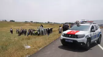 Muş'un Hasköy ilçesinde devrilen tırın sürücüsü yaralandı