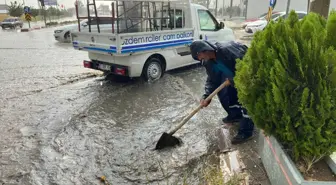 Kadirli'de Sağanak Yağış Yolları Göle Döndürdü