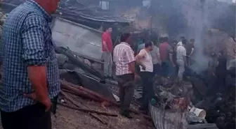 Afyonkarahisar'ın Şuhut ilçesinde çıkan yangında ev kullanılamaz hale geldi