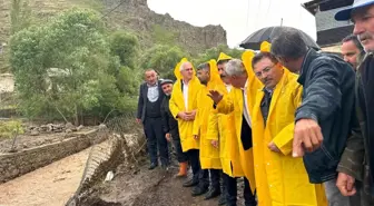 AK Parti Erzurum Milletvekili Selami Altınok, sel nedeniyle hasar gören ilçe ve köylerde incelemelerde bulundu